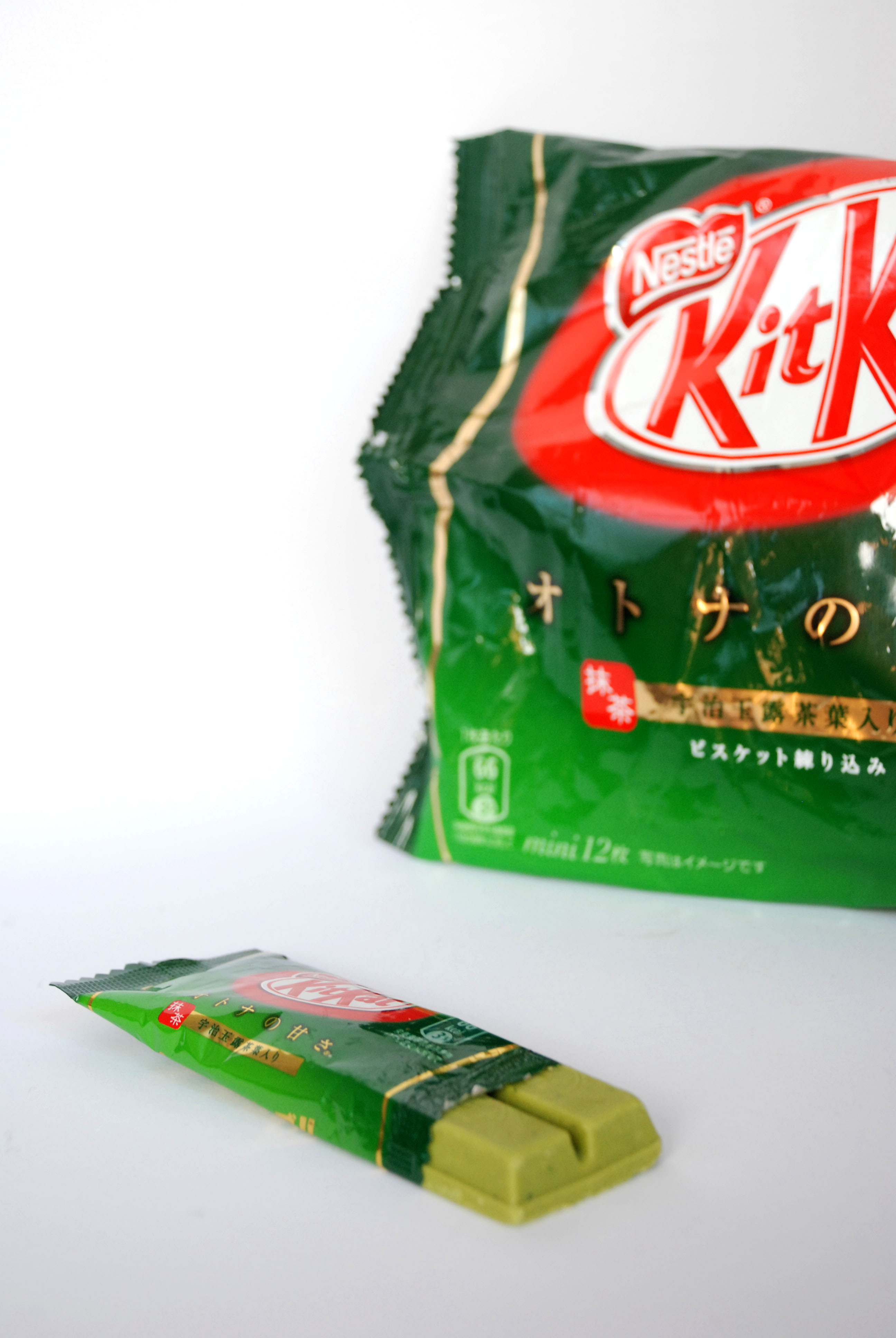 Tasting 17 Japanese Kit Kat Flavors - Om Nom Nomad